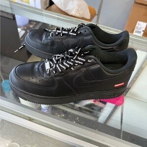 NIKE SUPREME AIR FORCES SZ 10